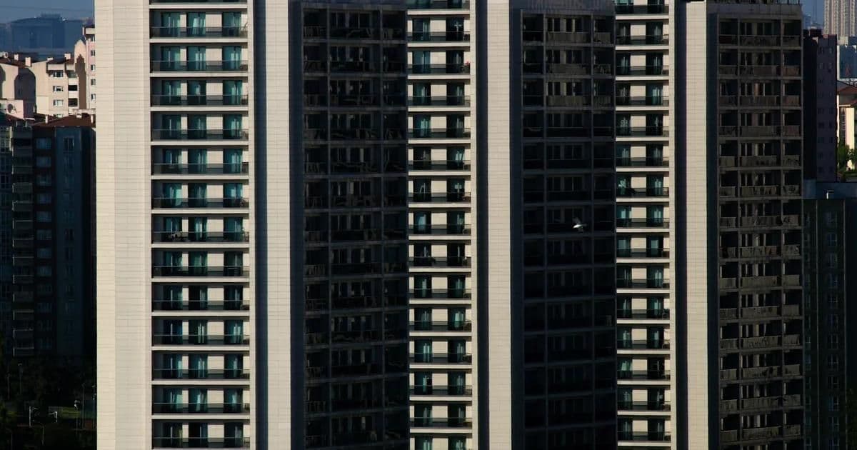 Contemporary residential buildings in Istanbul blending modern design with seismic-safe construction